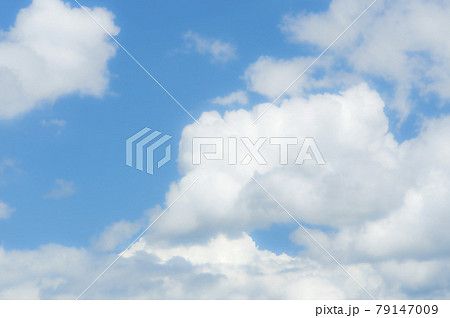 青空と雲の背景素材のイラスト素材