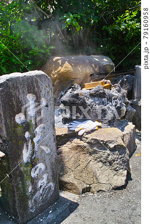 静岡県熱海市にある観光名所の小沢の湯の景観 静岡県熱海市にある観光名所の小沢の湯の景観 79160958