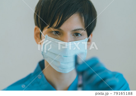 ワクチンの打ち手 ワクチンの打ち手 79165188