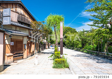 京都府 祇園白川 風情ある街並みの写真素材