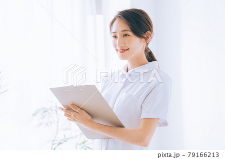 笑顔の看護師 笑顔の看護師 79166213