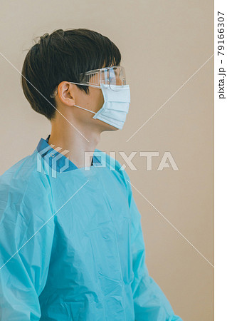 アイソレーションガウンと医療従事者 79166307