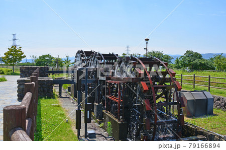 人気観光スポット三連水車の里あさくらにある鋼製三連水車 79166894