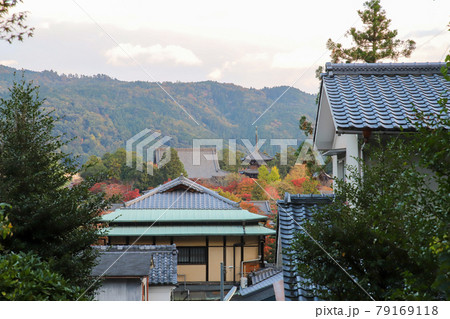 宗忠神社から見た真如堂 79169118