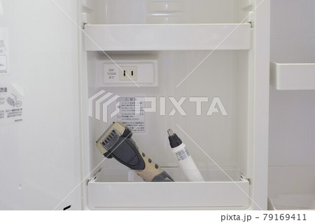 洗面台の扉収納 電動ひげそり 電動鼻毛カッター 洗面台の扉収納 電動ひげそり 電動鼻毛カッター 79169411