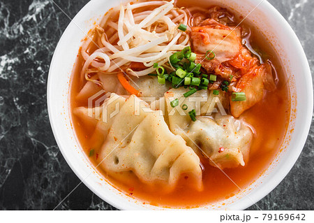 キムチ餃子スープ 79169642