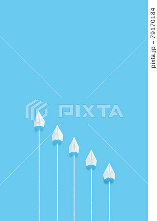 1機だけルートを変える紙飛行機 4　縦位置 79170184