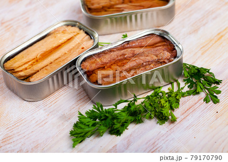 Preserved natural fillet of frigate tuna with parsley Preserved natural fillet of frigate tuna with parsley 79170790