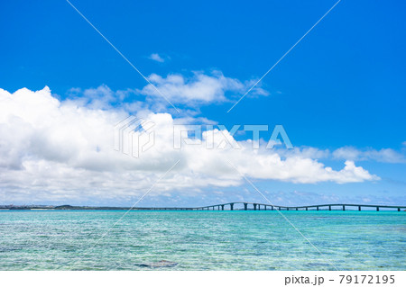 沖縄県宮古島、伊良部大橋と青空・日本 沖縄県宮古島、伊良部大橋と青空・日本 79172195