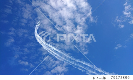航空ショーでのブルーインパルス_2 79172396