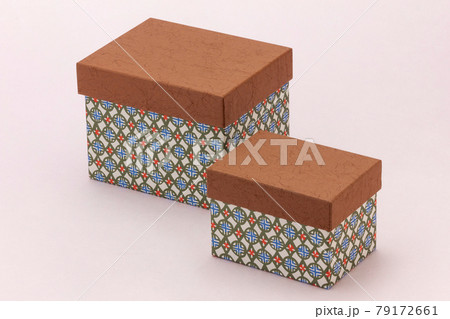 市松模様の箱、ピンク背景 市松模様の箱、ピンク背景 79172661