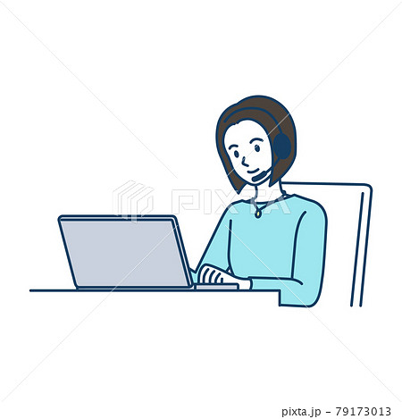 PCを使う女性 PCを使う女性 79173013