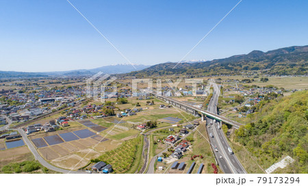 ［福島県］国見町の町並みの空撮 79173294