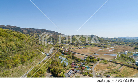 ［福島県］国見町の町並みの空撮 79173298