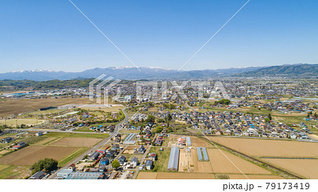 ［福島県］伊達市の街並みの空撮 79173419