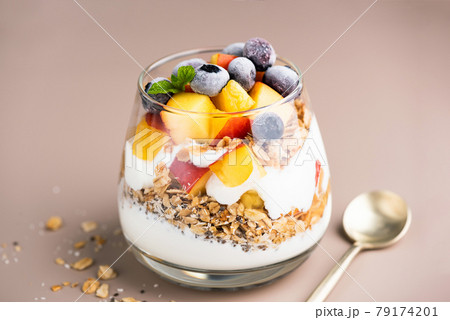 Breakfast yogurt granola parfait with peach and blueberry Breakfast yogurt granola parfait with peach and blueberry 79174201