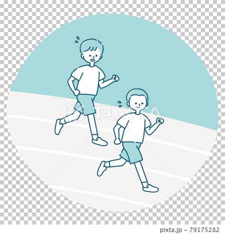 男孩們在體育課的操場上奔跑 79175282
