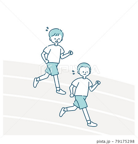 体育の授業で運動場を走る男子生徒たち 79175298