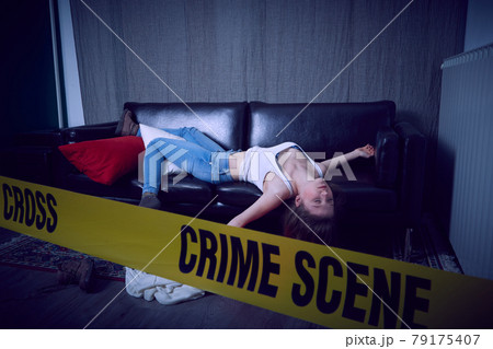 woman dead lying on the floor 79175407