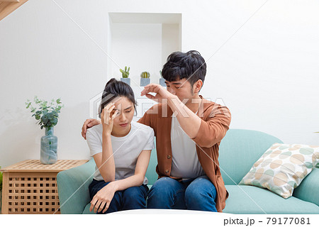 カップル 夫婦 二人 79177081