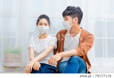 カップル 夫婦 二人 79177118