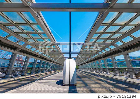 テレポートブリッジは、東京都のお台場にある台場地区と青海地区を結ぶ歩行者専用橋 79181294