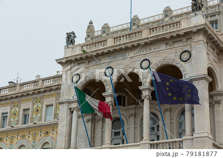 イタリア　トリエステの政府の館 79181877