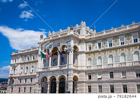 イタリア　トリエステの政府の館 79182644