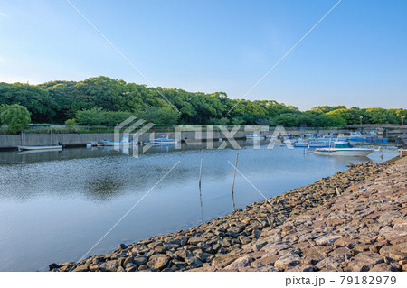 川沿い　河口付近　船着き場 79182979