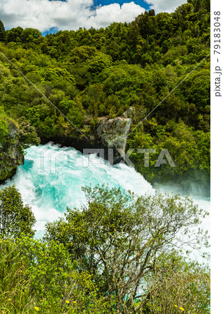 ニュージーランド　タウポのフカ滝 79183048