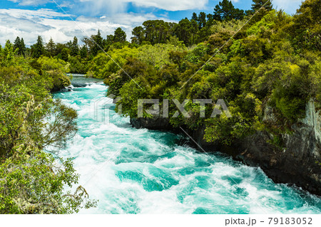 ニュージーランド　タウポのフカ滝 79183052