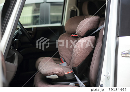 軽自動車の助手席に設置したジュニアシート(チャイルドシート) 79184445