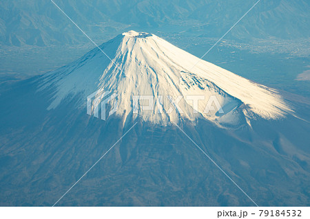 富士山　午前　昼　明るい　航空会社　エンジン　空撮　冬　曇り　雲　山頂　火山　世界文化遺産　俯瞰 79184532