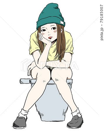 トイレで用を足してる女性 79185007