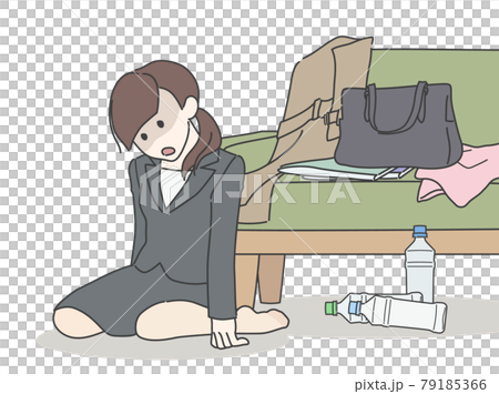 疲れ果てた女性 - ストッキング着用・散らかった部屋 79185366