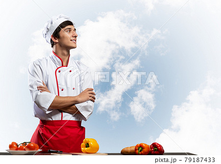Young male chef standing with folded arms 79187433