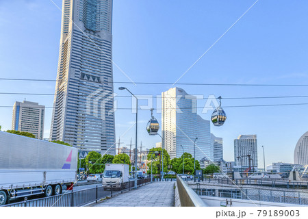 横浜桜木町の都市風景 ランドマークタワーとロープウェイ 横浜桜木町の都市風景 ランドマークタワーとロープウェイ 79189003