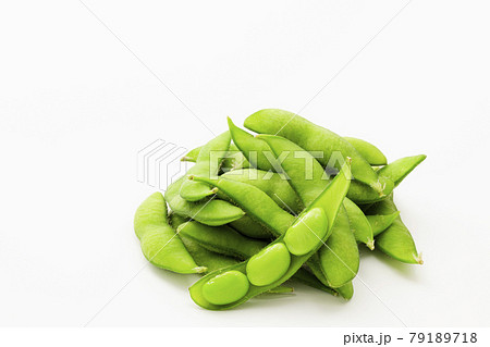 白バックの枝豆 79189718