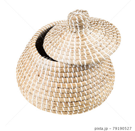 wicker basket from seagrass with slightly open lid 79190527