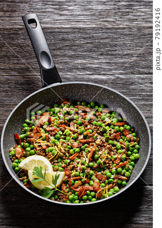 Lebanese warm lentil and peas salad with bacon 79192416