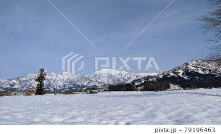 雪原と越後三山 79196463