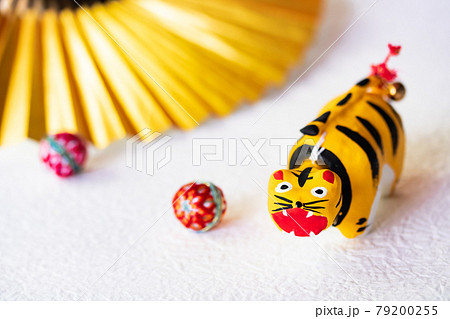 2022寅年・首振り張り子のかわいい寅 79200255