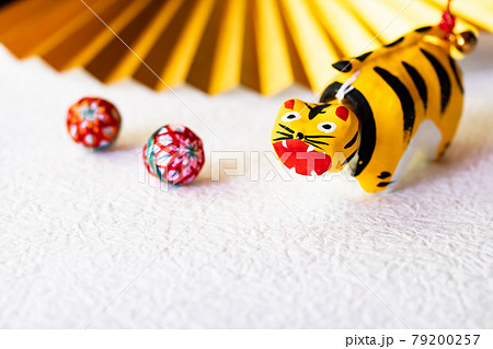 2022寅年・首振り張り子のかわいい寅 79200257