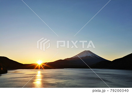 日出ずる国　富士山と初日の出 79200340
