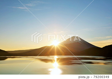 日本の夜明け　富士山と太陽 79200349