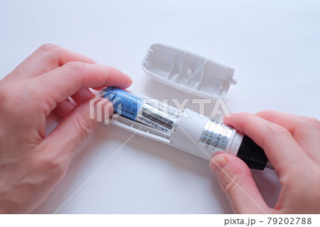 電動鼻毛カッターの電池交換 電動鼻毛カッターの電池交換 79202788