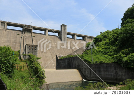 二ツ森公園から見上げる綱取ダム 79203683