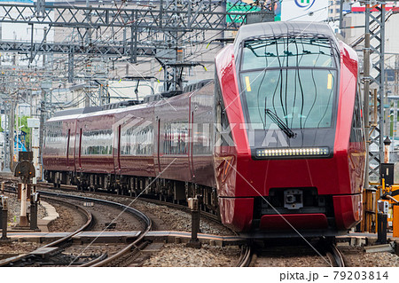 近鉄名古屋線を走る特急ひのとり 79203814