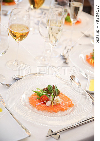 結婚式の食事で食べた前菜のカルパッチョ 結婚式の食事で食べた前菜のカルパッチョ 79204137