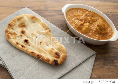手作りバターチキンカレーとナン 手作りバターチキンカレーとナン 79204938